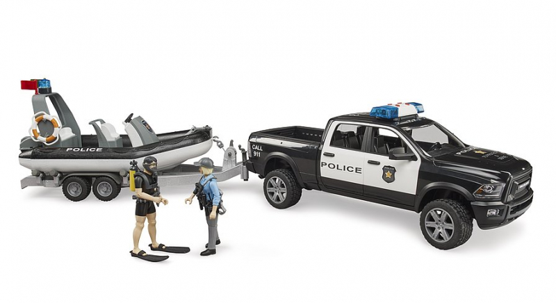 Afbeelding van product BF 2507 RAM 2500 politietruck met boot + trailer + 2 figuurtjes