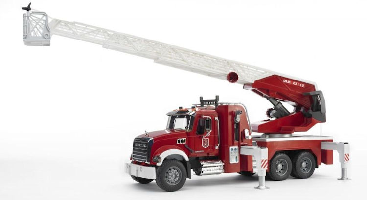 Afbeelding van product BF 2821 Mack Granite brandweerwagen truck met waterpomp
